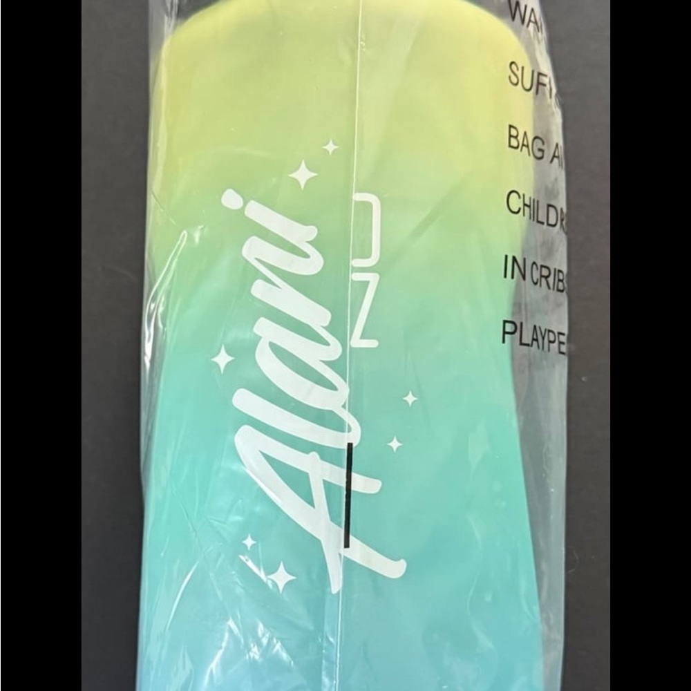 NEW Alani HUGE 64oz hydration tumbler bottle with motivation lines for tracking